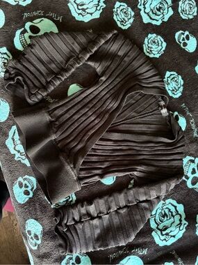 Club Monaco Black Pleated Rib Crop Sweater
